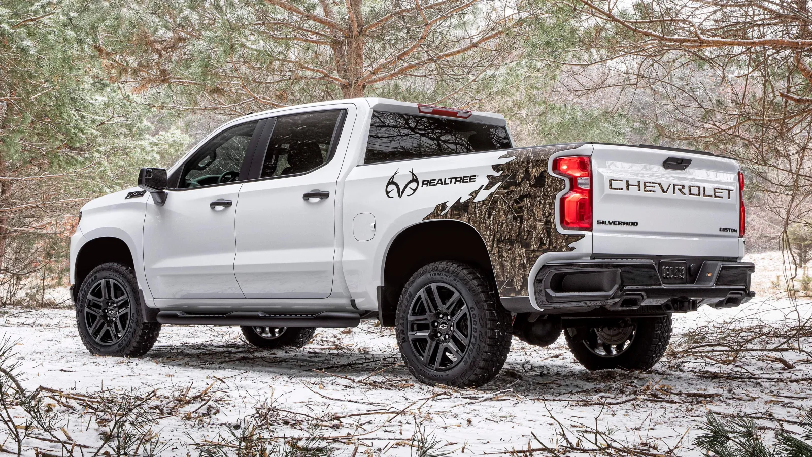 Chevy Silverado Realtree Edition comes with Factory Camouflage