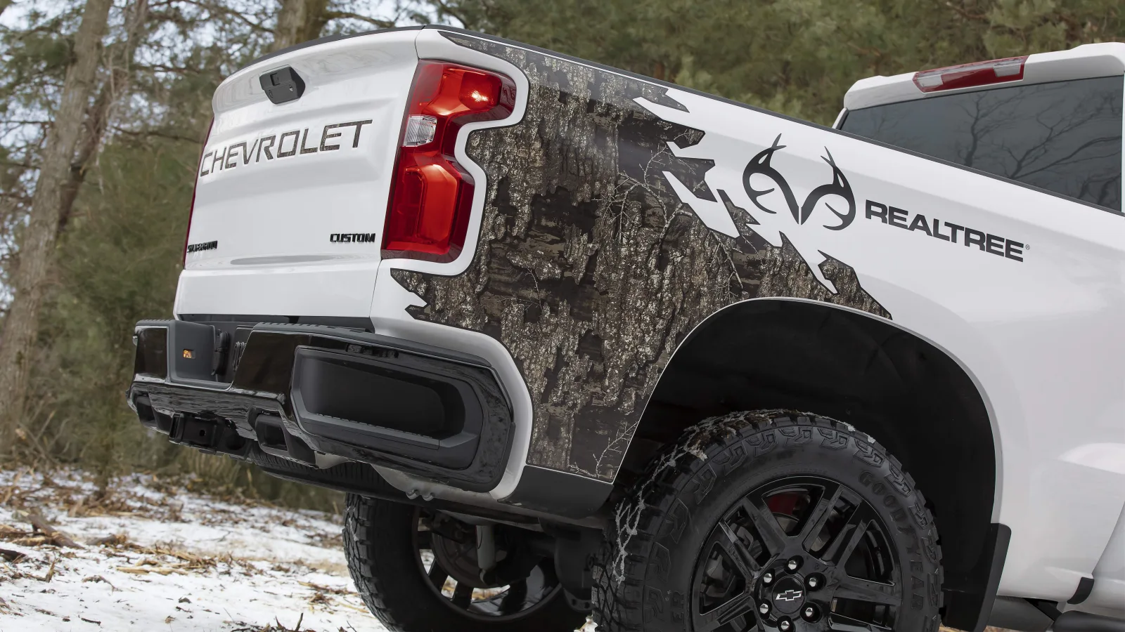 Chevy Silverado Realtree Edition comes with Factory Camouflage