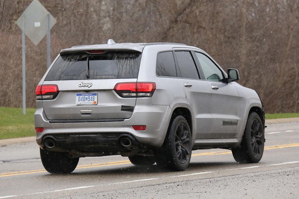 Jeep Grand Cherokee Trackhawk Spy Photos Suggest That Last Hurrah is Coming