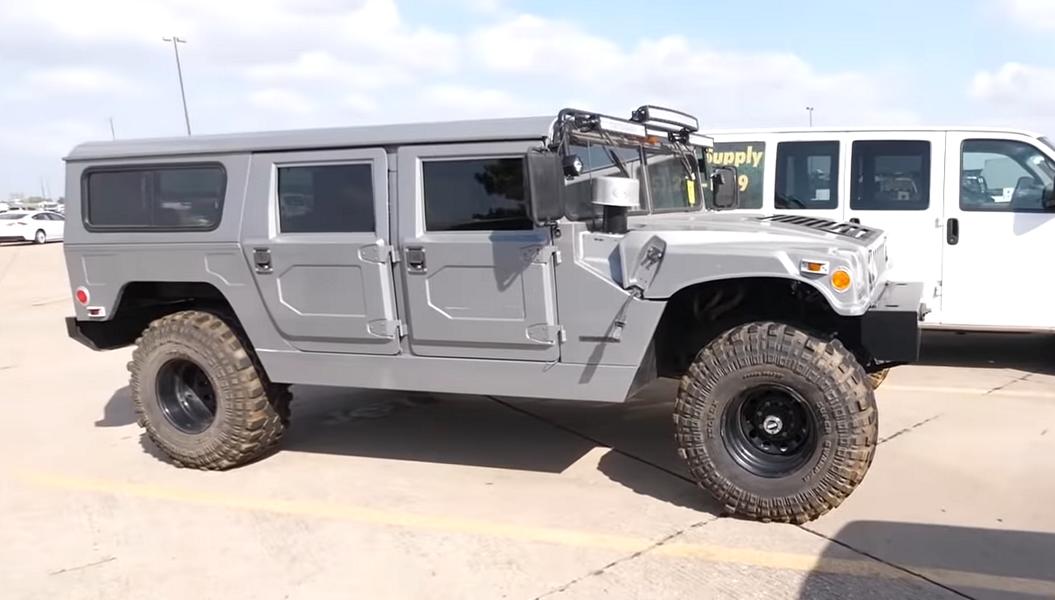 The Hummer H1 Shopper Finds a Bizarre Ford-Powered Replica