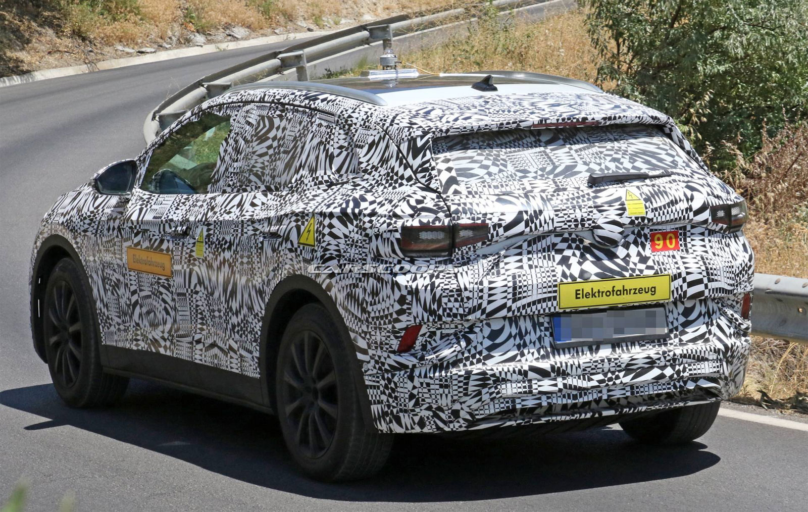 VW I.D. Crozz makes a Spy Photo Debut with Production Body [UPDATE]