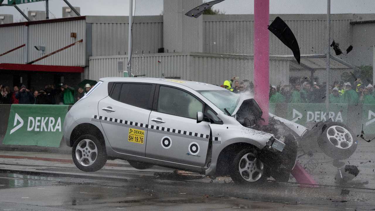 Side Crash Test in the Name of Science: issan Leaf