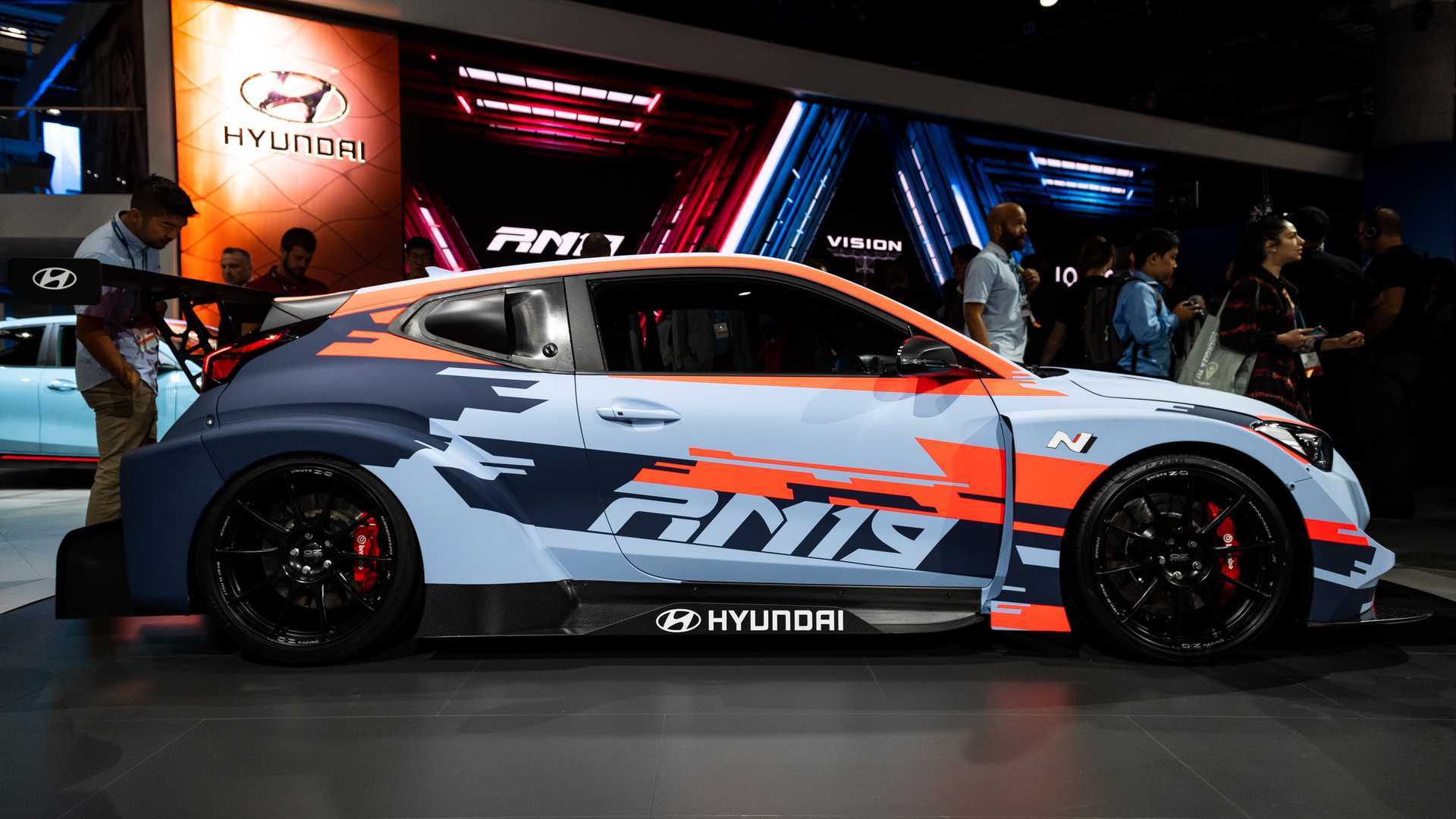 Hyundai RM19 is a mid-engined vehicle with 390 HP