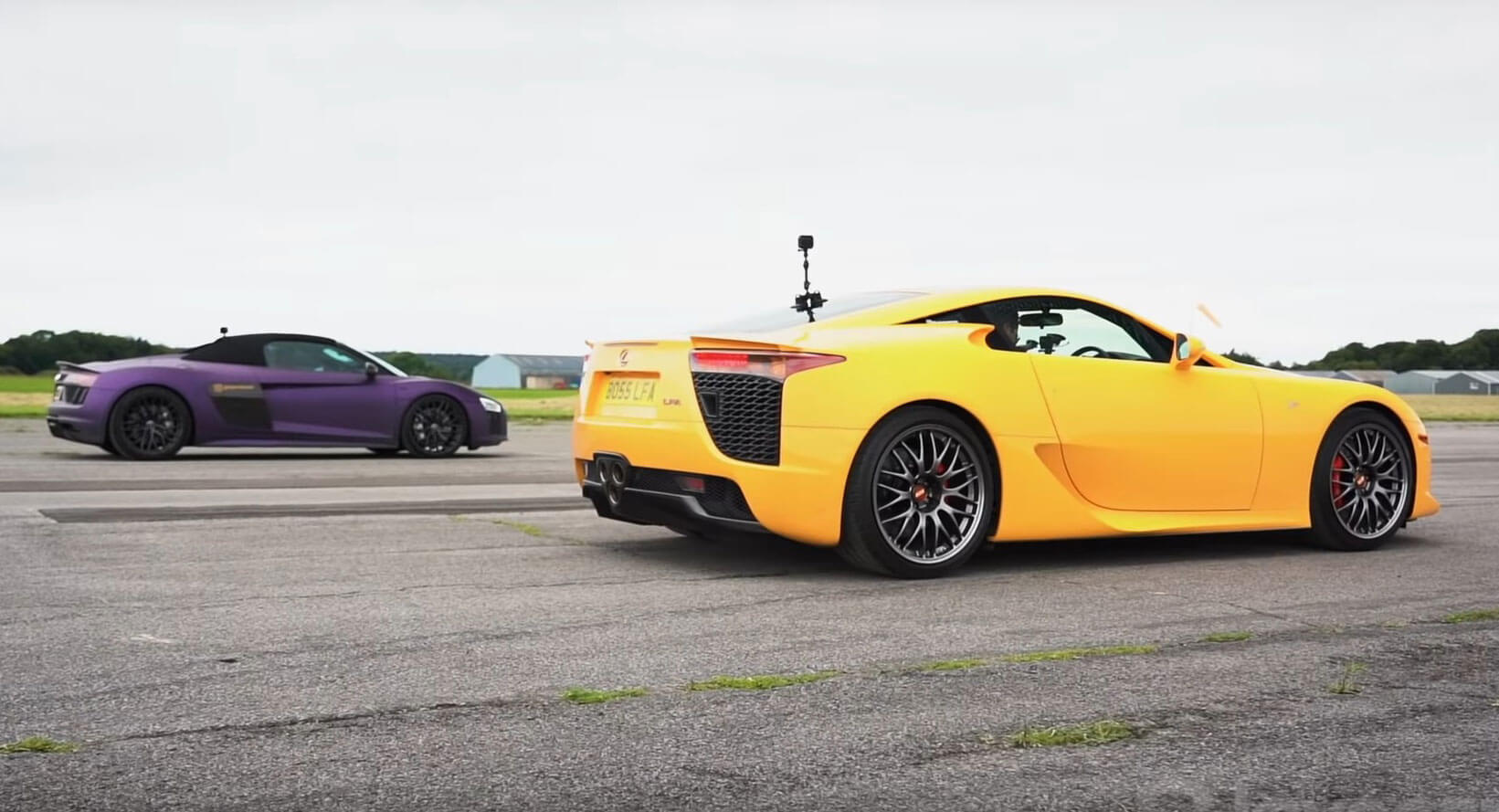 Lexus LFA Drag Races Audi R8 for Naturally Aspirated V10 Glory