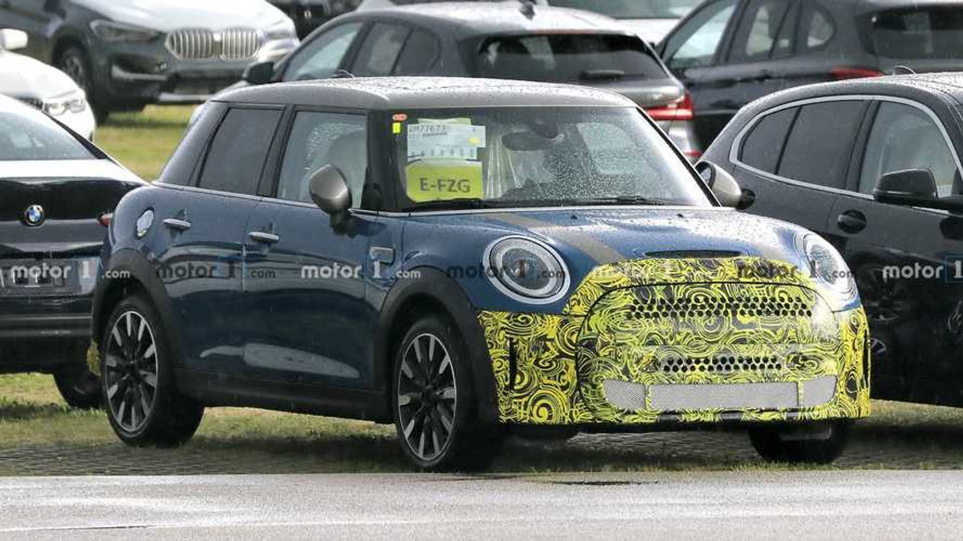 Mini Cooper SE Five-Door Facelift - First Time