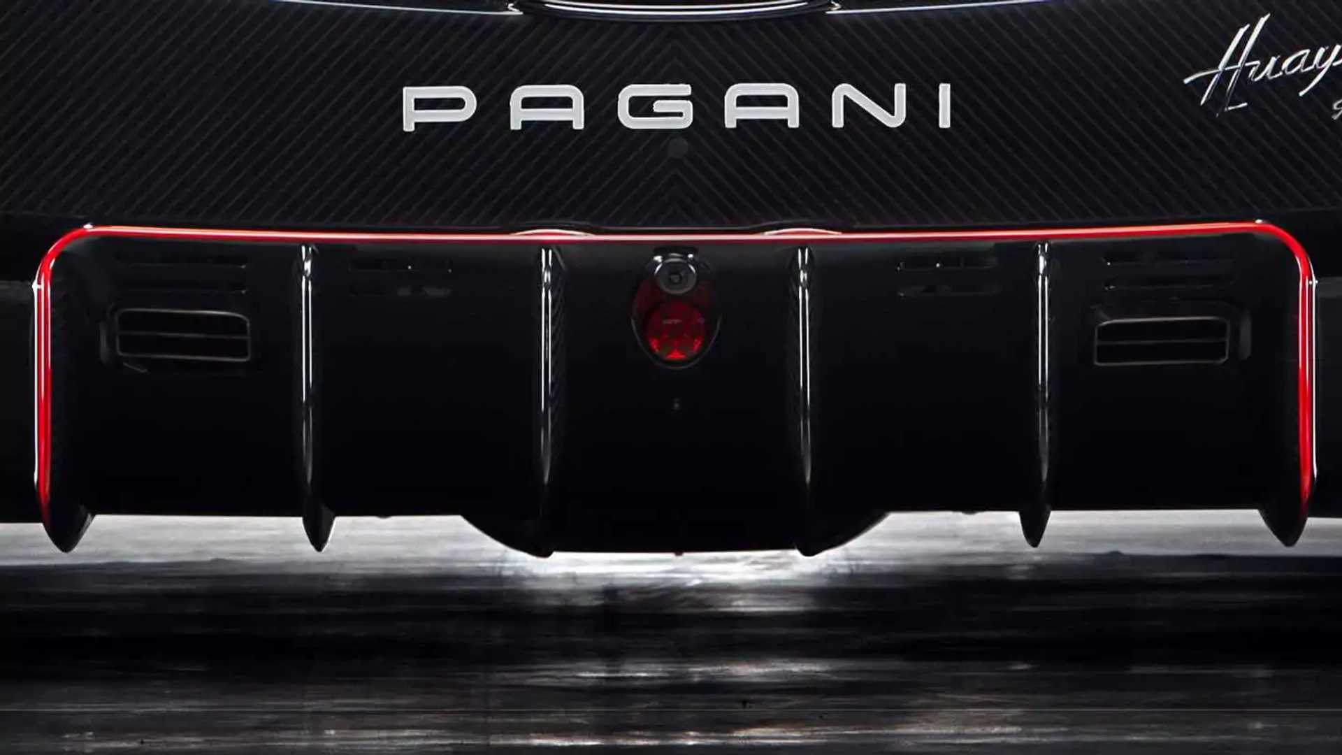 Pagani Huayra Roadster BC Displays Six Exhaust Tips on Camera