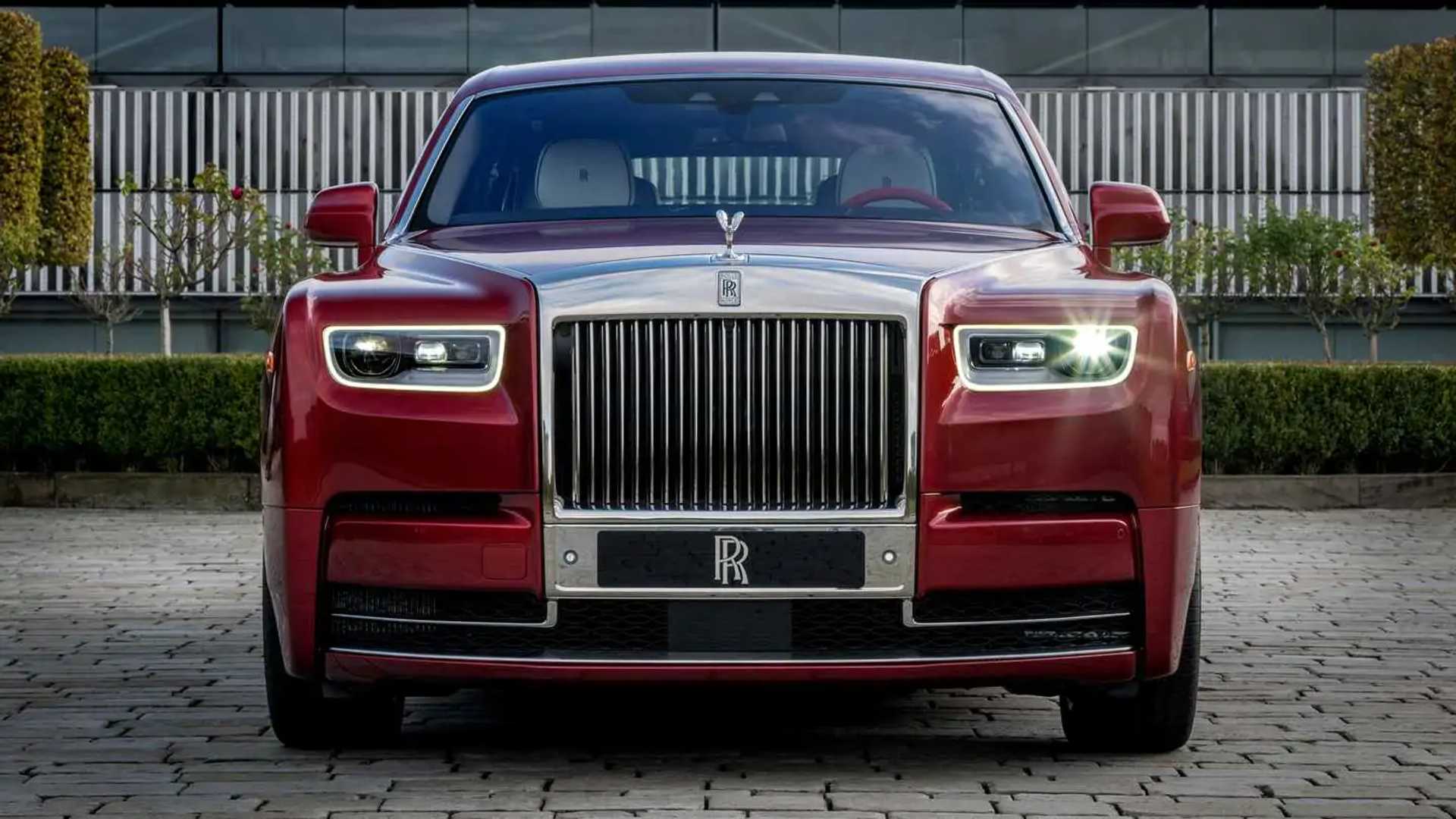 Rolls-Royce Red Phantom Has Tiny Crystal Particles In Its Paint