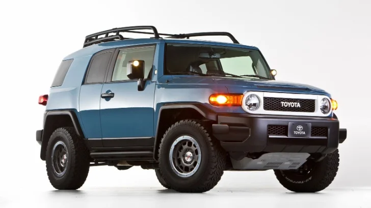 At the SEMA Motor Show, Toyota introduced the 2014 FJ Cruiser Trail Teams Ultimate Edition. This commemorates the end FJ Cruiser production.