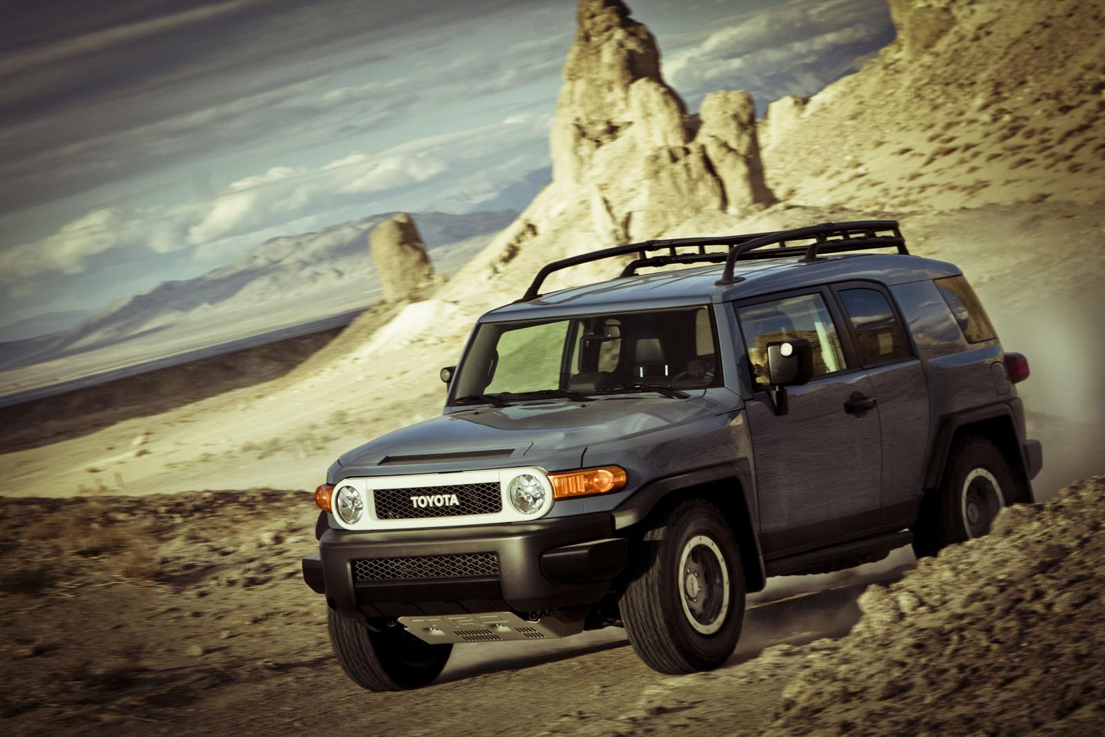 At the SEMA Motor Show, Toyota introduced the 2014 FJ Cruiser Trail Teams Ultimate Edition. This commemorates the end FJ Cruiser production.