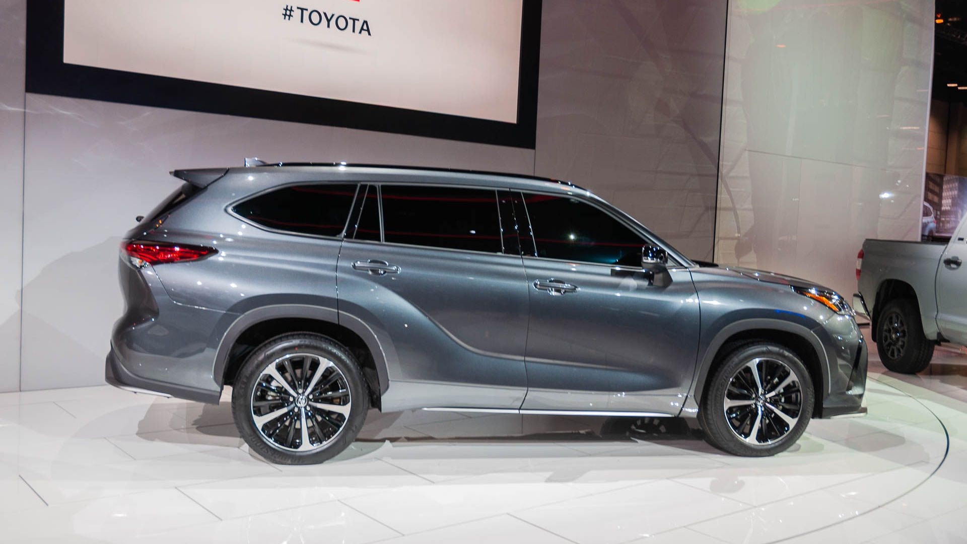 2021 Toyota Highlander XSE Shows Its Sportsy Side in Chicago