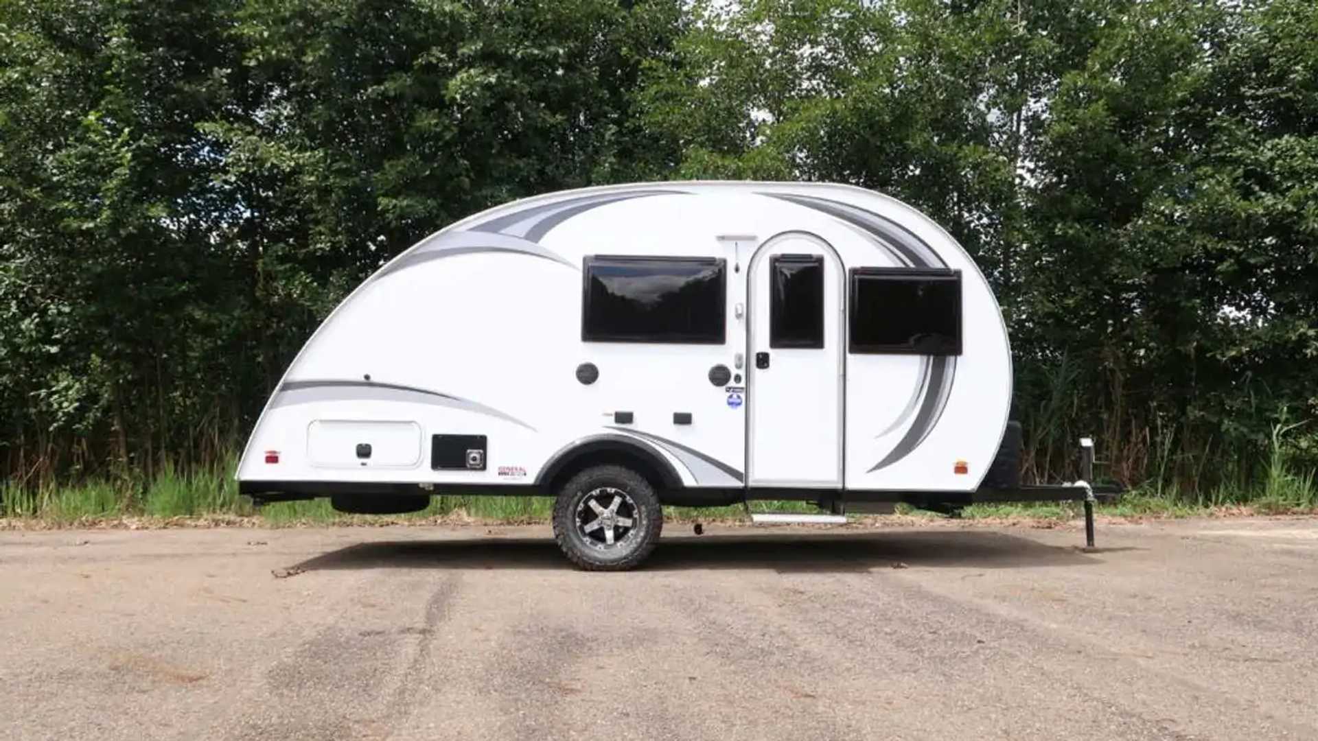 2020 Camp Rover Small Trailer Features Bunk Beds at an Affordable Price