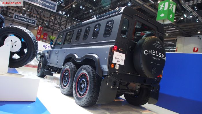 A stretched Land Rover Defender 6X6 could haul whole family off-road