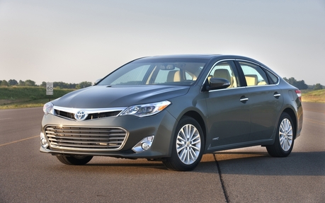 2013 Toyota Avalon features a 268hp V6 engine and a hybrid engine