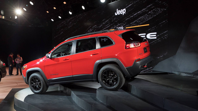 2019 Jeep Cherokee gets a more traditional face and a roomier interior