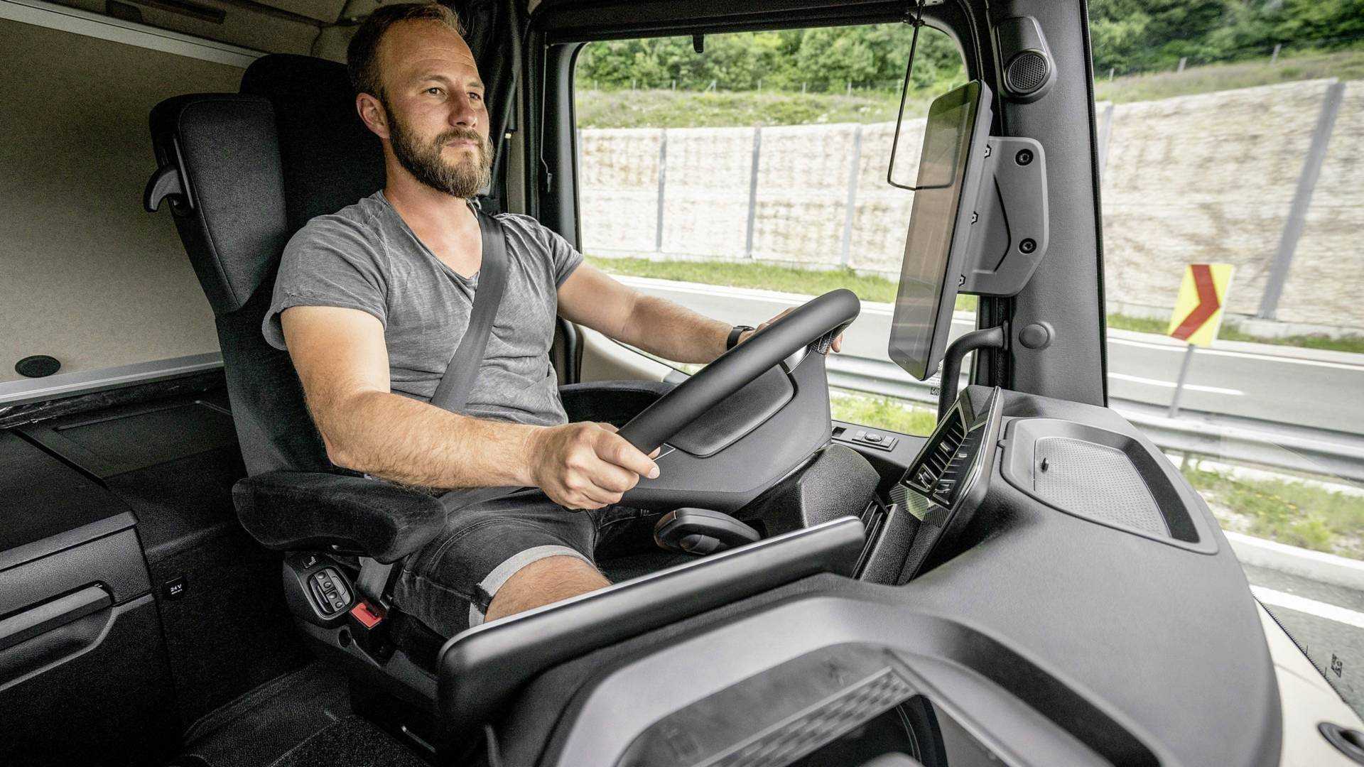 New Mercedes Actros Ditches Conventional Mirrors For Cameras