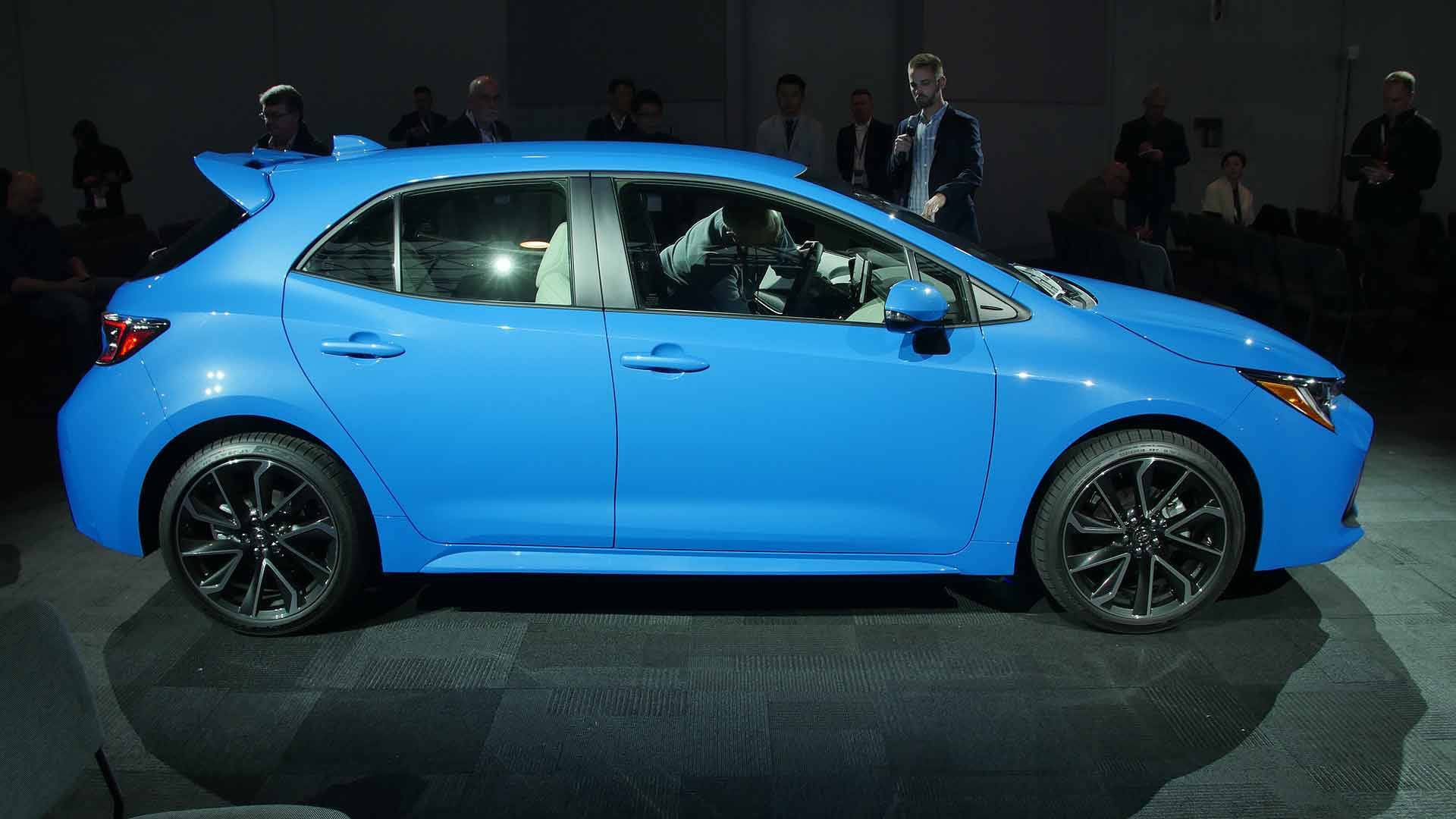 Toyota Hints at Sporty Corolla Hatchback / Auris GR