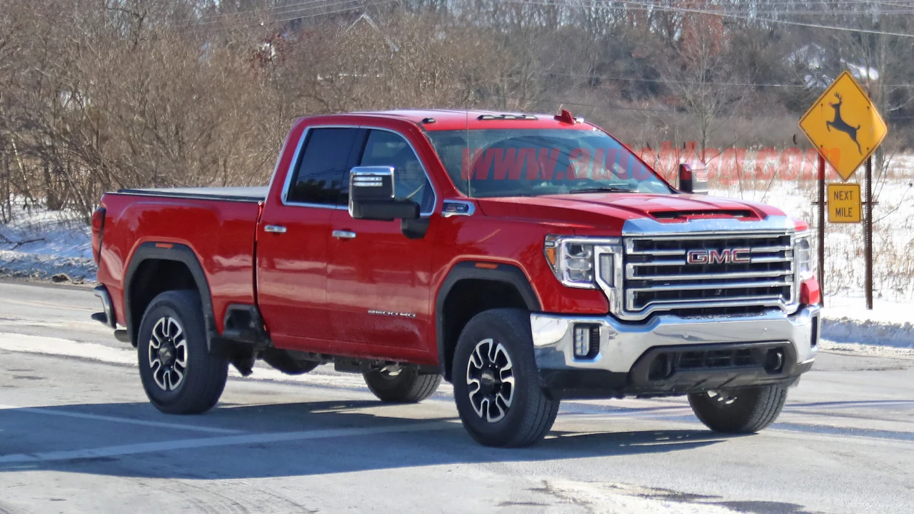 GMC Sierra HD Double Cab Pickup - Caught on the Road