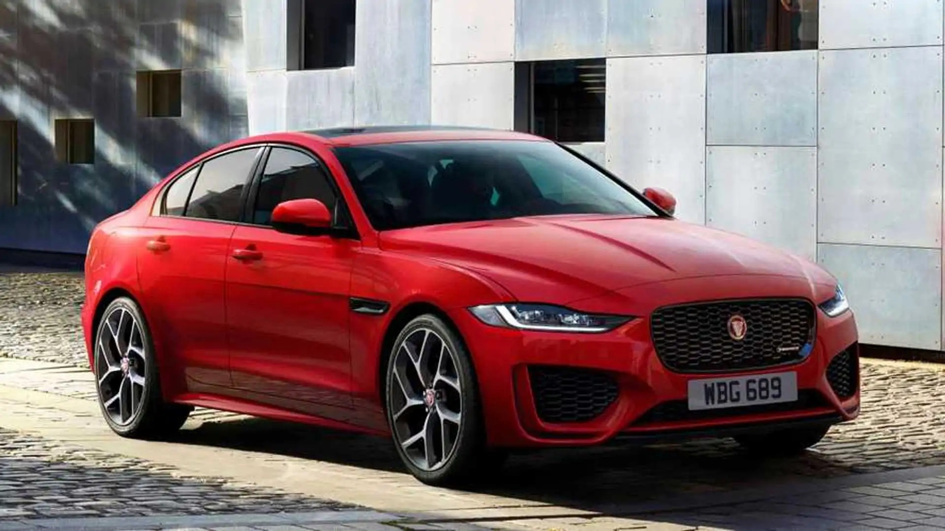 2020 Jaguar XE Revealed with a New Face and Improved Interior