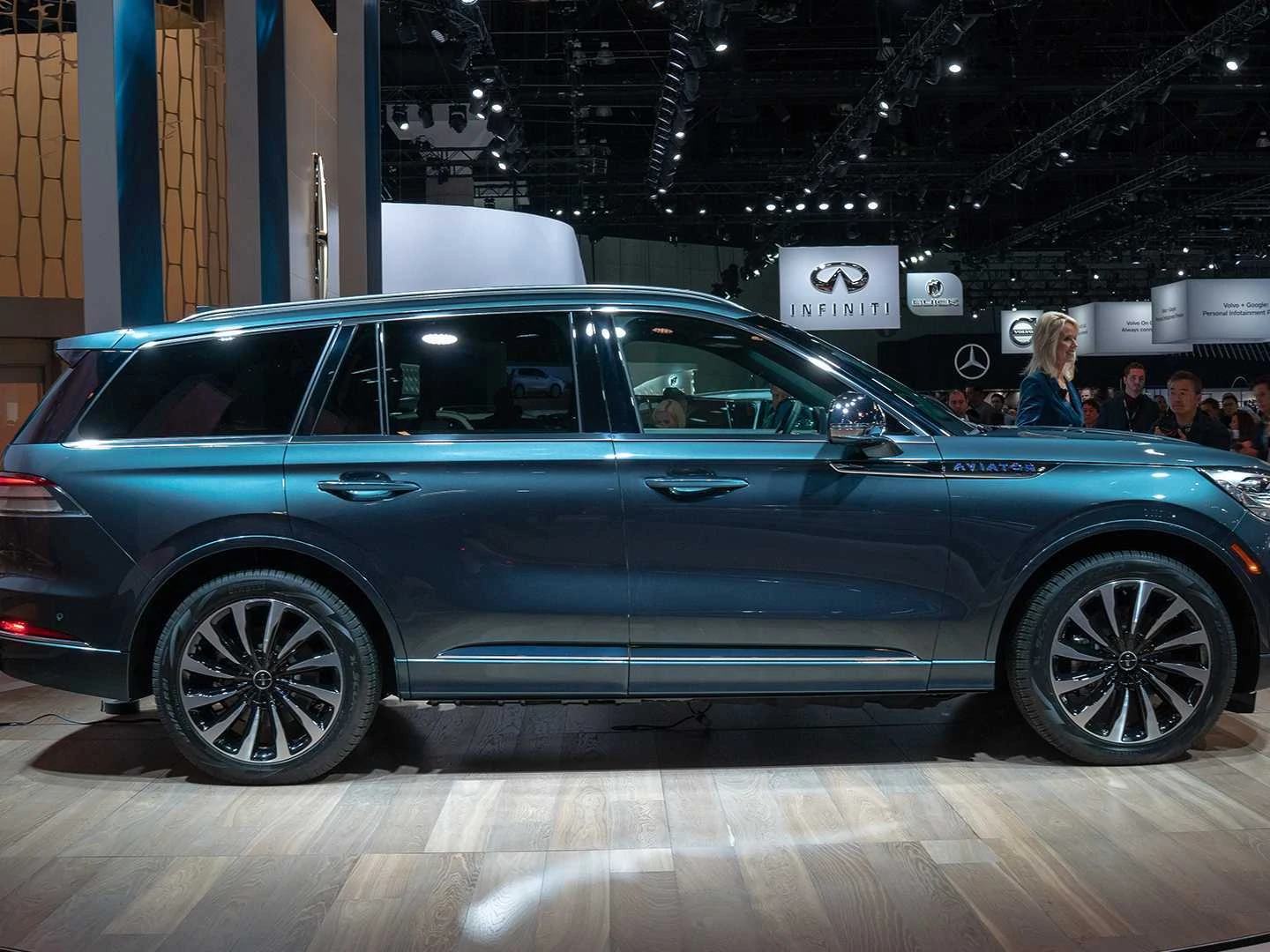 2020 Lincoln Aviator Lands in LA with Potent Plug-In Power [UPDATE]