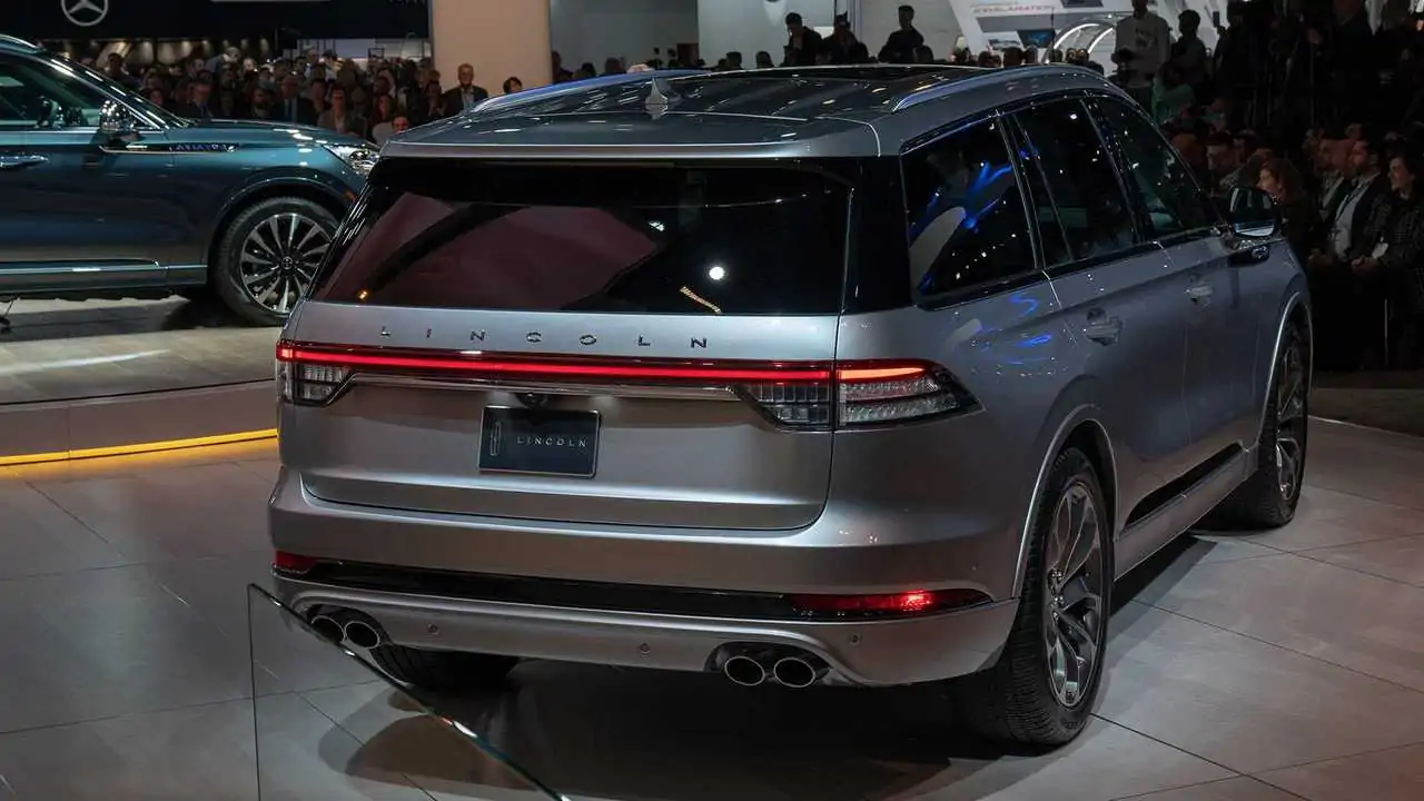 2020 Lincoln Aviator Lands in LA with Potent Plug-In Power [UPDATE]