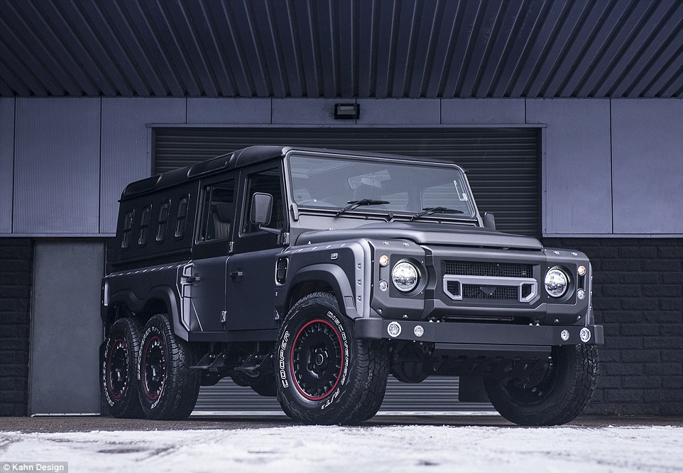 A stretched Land Rover Defender 6X6 could haul whole family off-road