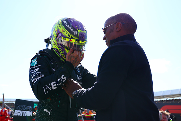 Hamilton invites his father to the British GP