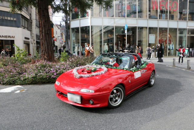 Santa Swaps Sleigh for Miata To Spread Joy in Japan