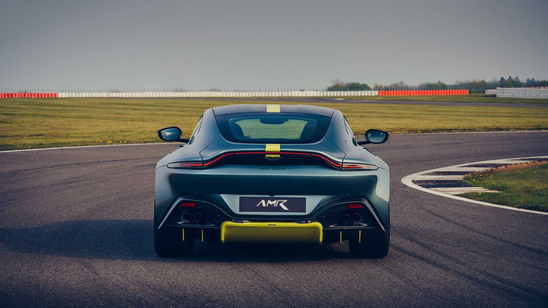 Aston Martin Vantage AMR loses weight, rocks a seven-speed manual