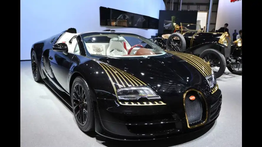 Bugatti Veyron reaches 208 MPH and hits barriers during deceleration