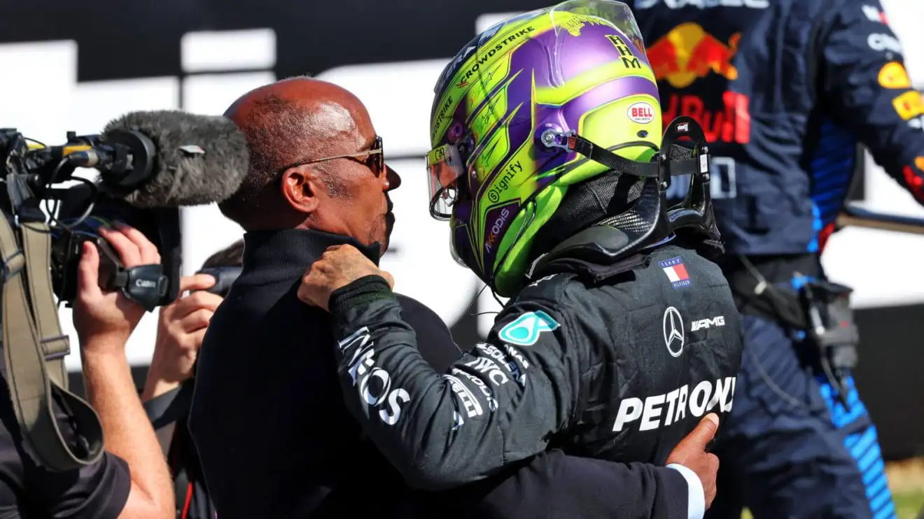 Hamilton invites his father to the British GP