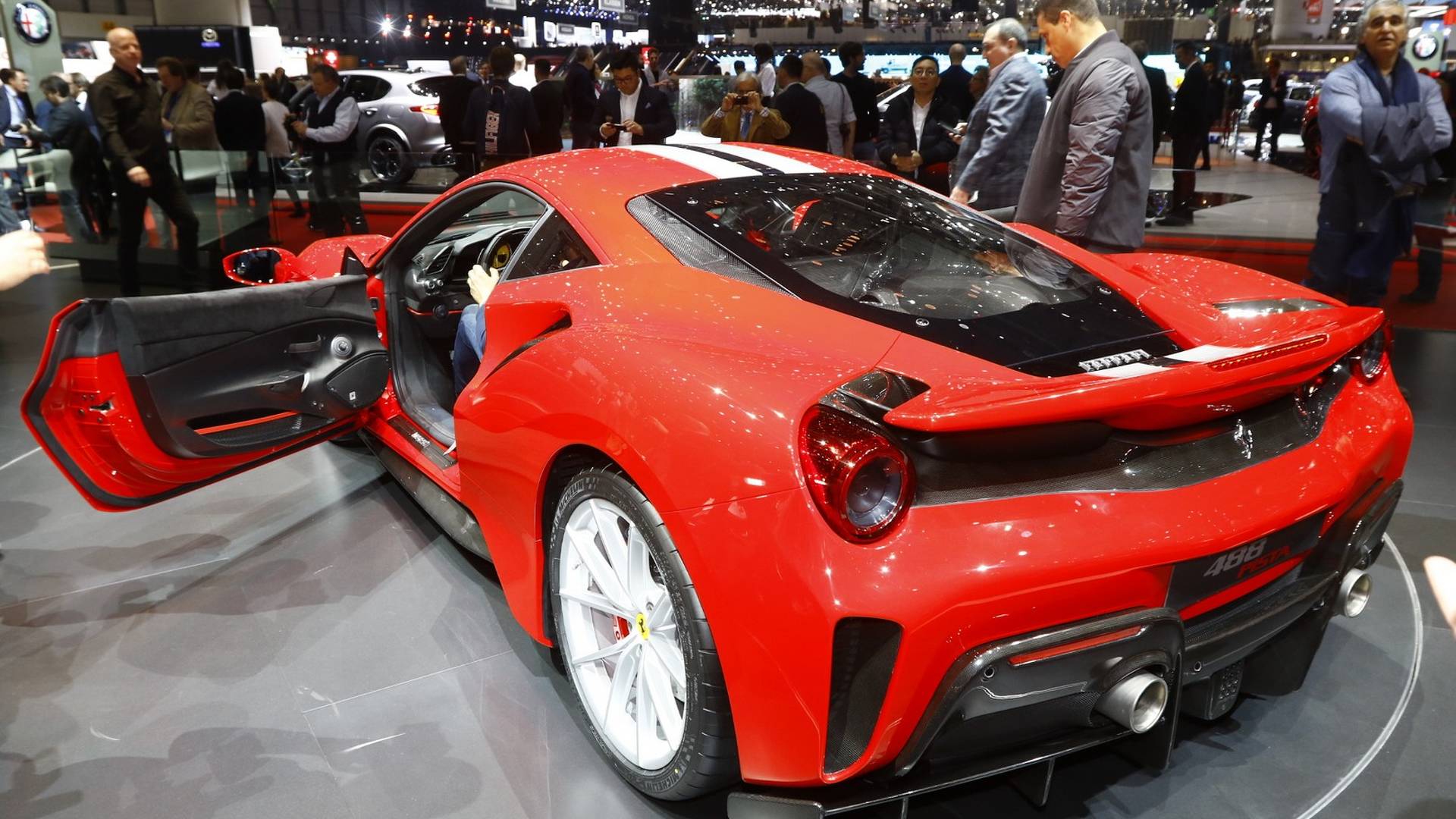 Ferrari 488 Pista Speeds to 62 MPH/100 KPH in 2.26 Seconds