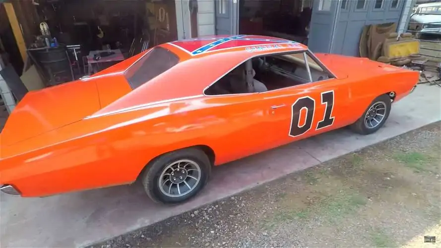 This General Lee Dodge Charger Is In Actuality A Ford Crown Victoria