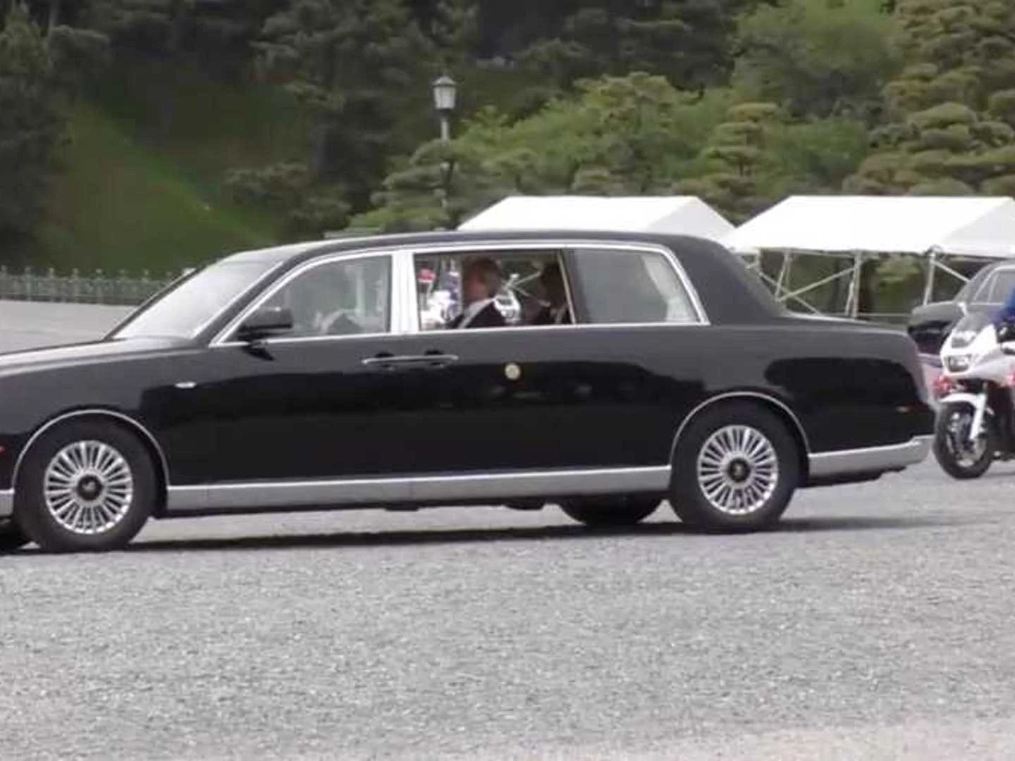 Japan's New Emperor Getting Unique, Open-Top Toyota Crown