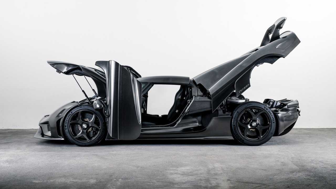 Koenigsegg Regera Gets Hand-Polished Bare Carbon Fiber Body