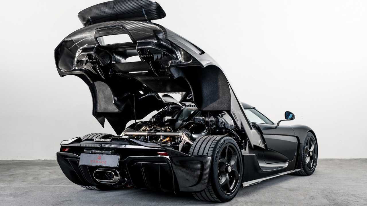 Koenigsegg Regera Gets Hand-Polished Bare Carbon Fiber Body