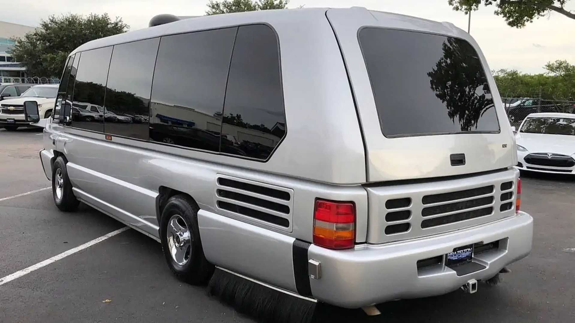 RV Meets Limo: This hand-built Mauck MSV1102s can be yours