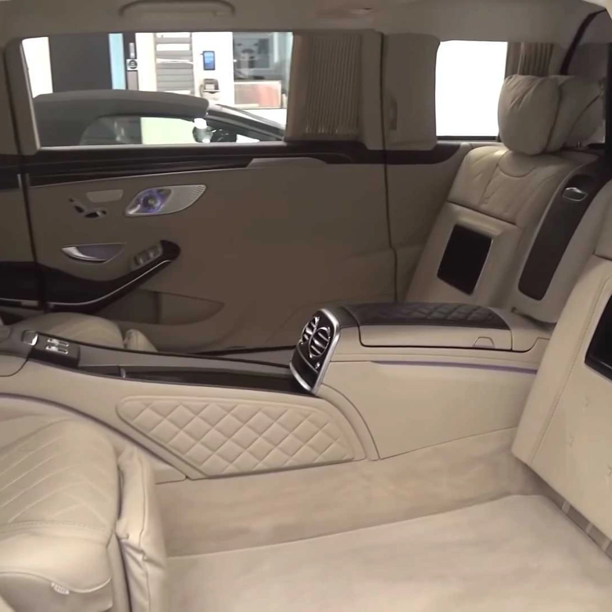 Take a look inside the Gigantic Mercedes-Maybach S600 Pullman