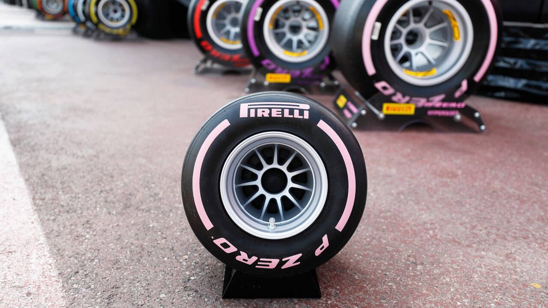 Pirelli Design launches a Bluetooth speaker that looks like a F1 wheel