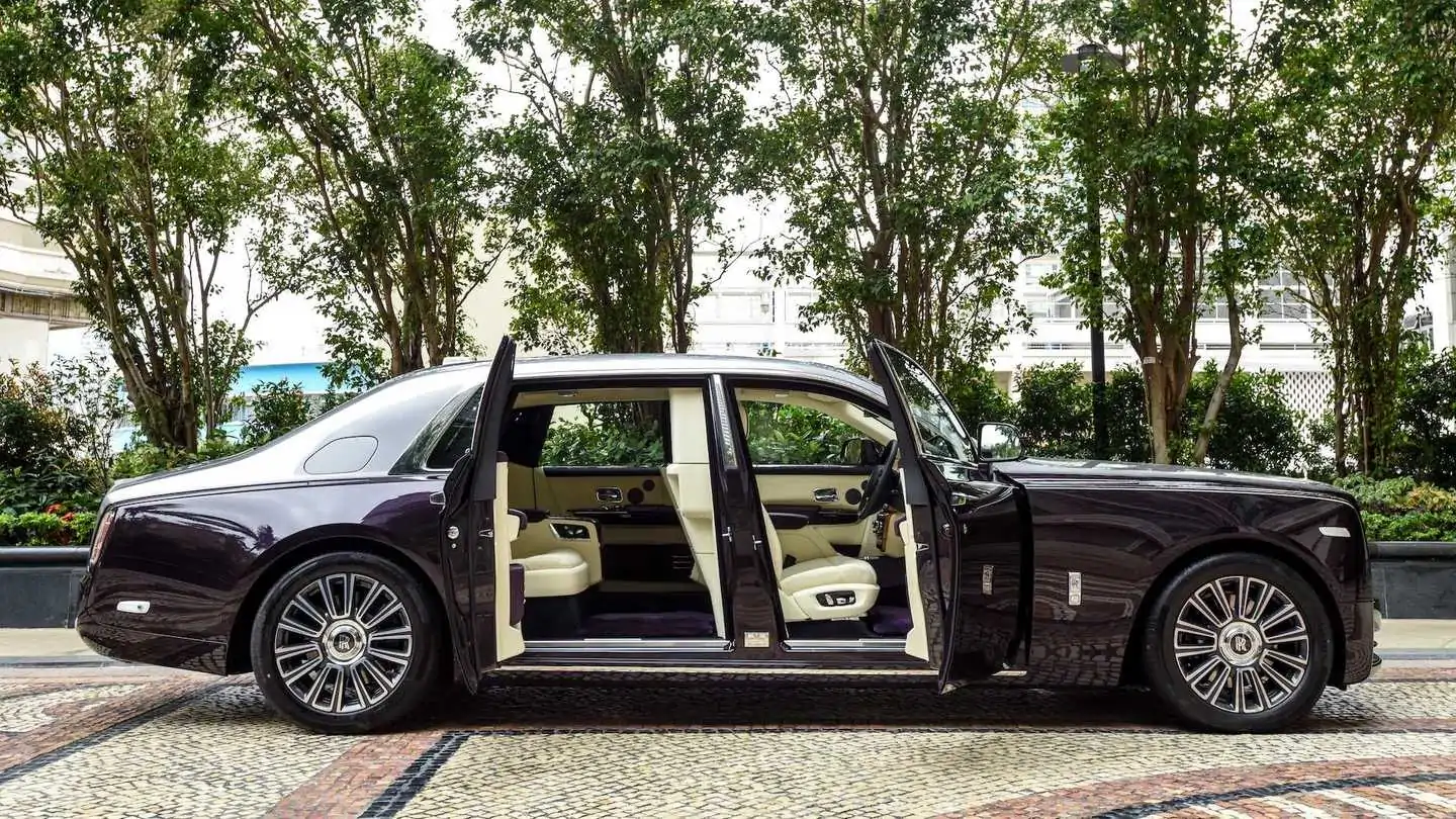 Rolls-Royce Phantom with Rear-Seat Isolation Space Delivered