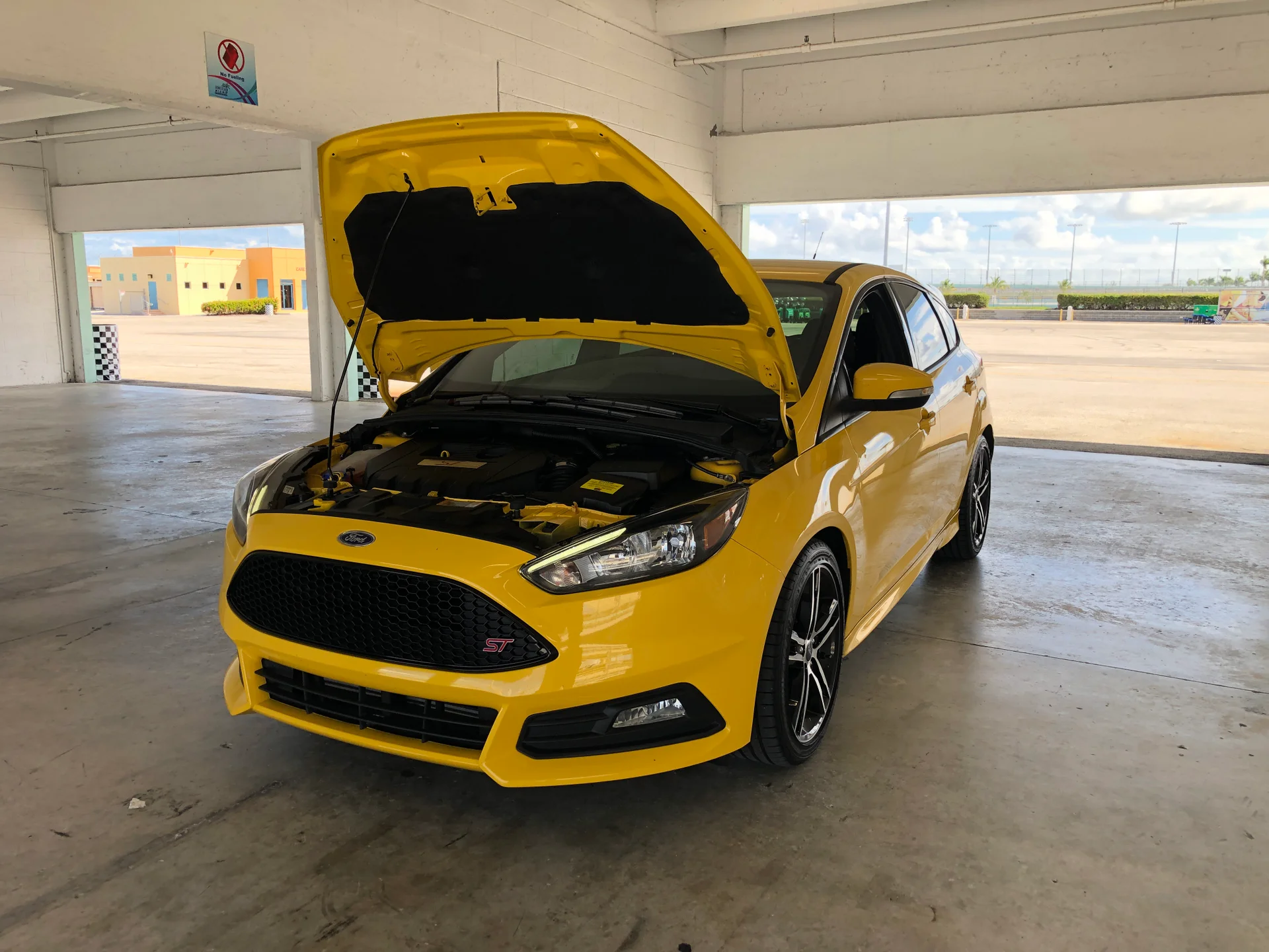 2017 Ford Focus ST stops mellowing with Triple Yellow paint