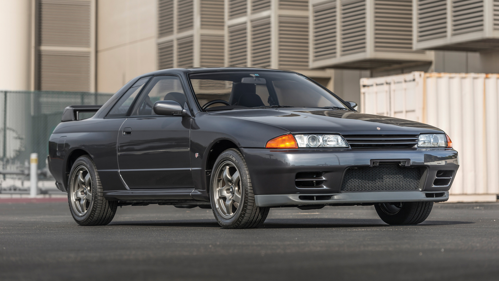 Nissan GT-R Drag Race Shows Godzilla's Evolution Across Generations