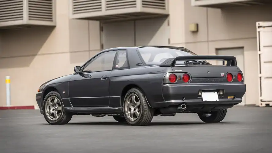 Nissan GT-R Drag Race Shows Godzilla's Evolution Across Generations