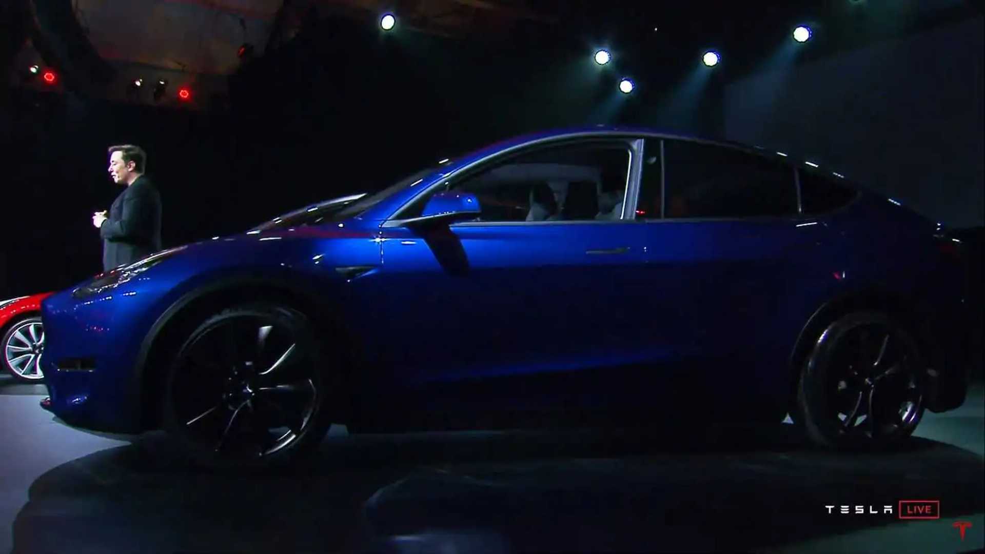 Tesla Model Y is a little silent at 155 MPH on the Autobahn