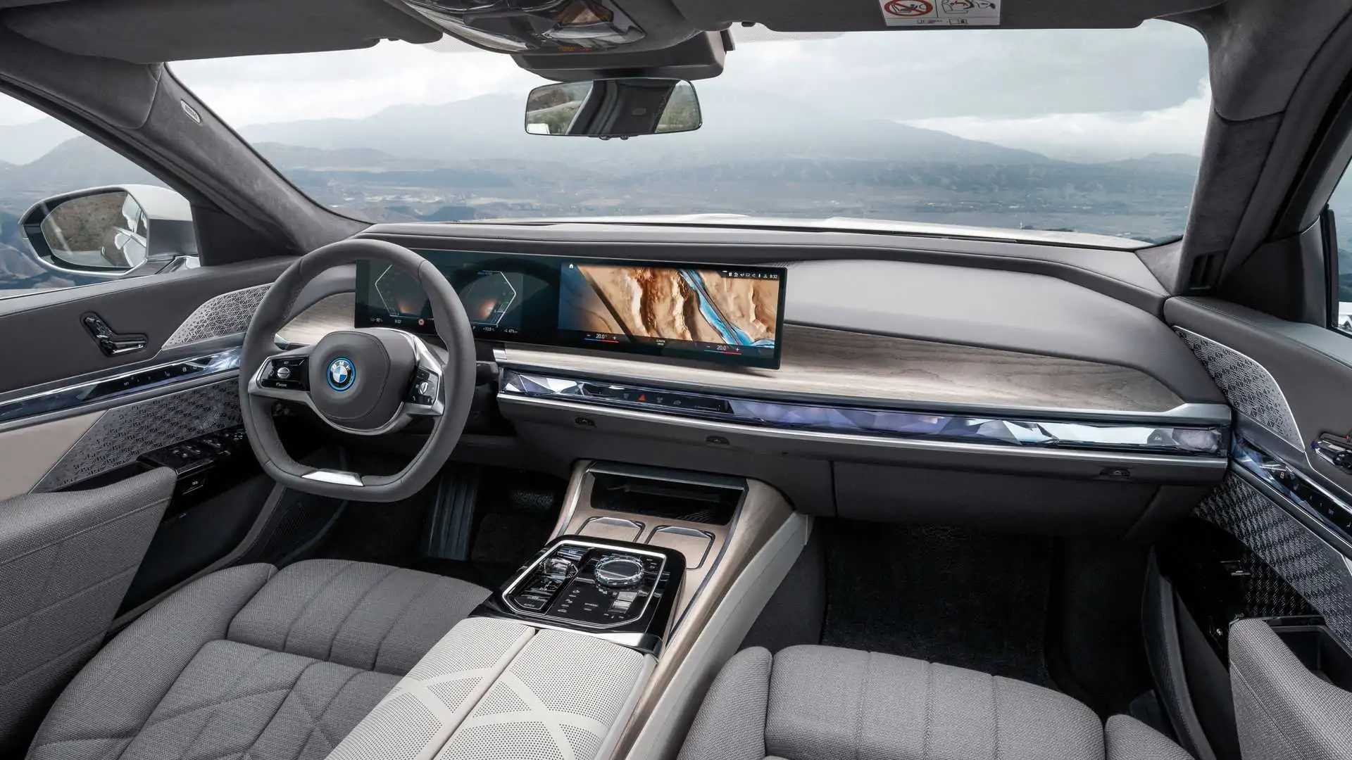 2023 BMW 7 Series And i7 EV Revealed