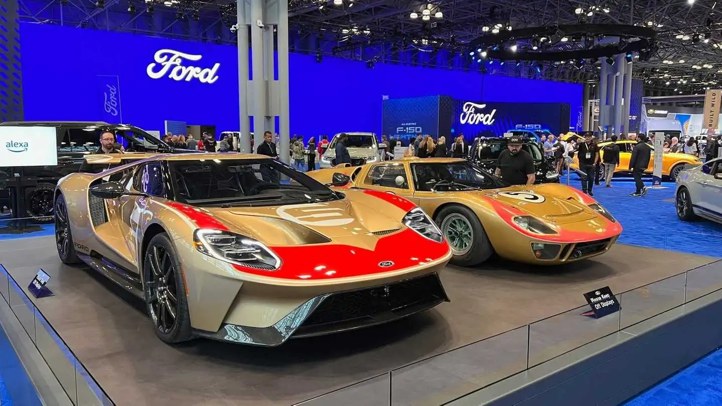 2022 Ford GT Holman Moody Heritage Edition Honors 1966 Le Mans Sweep