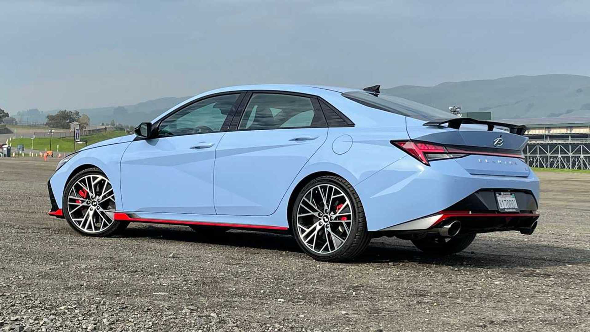 Hyundai Elantra N Gives Kia Stinger GT Tough Time In Drag Races