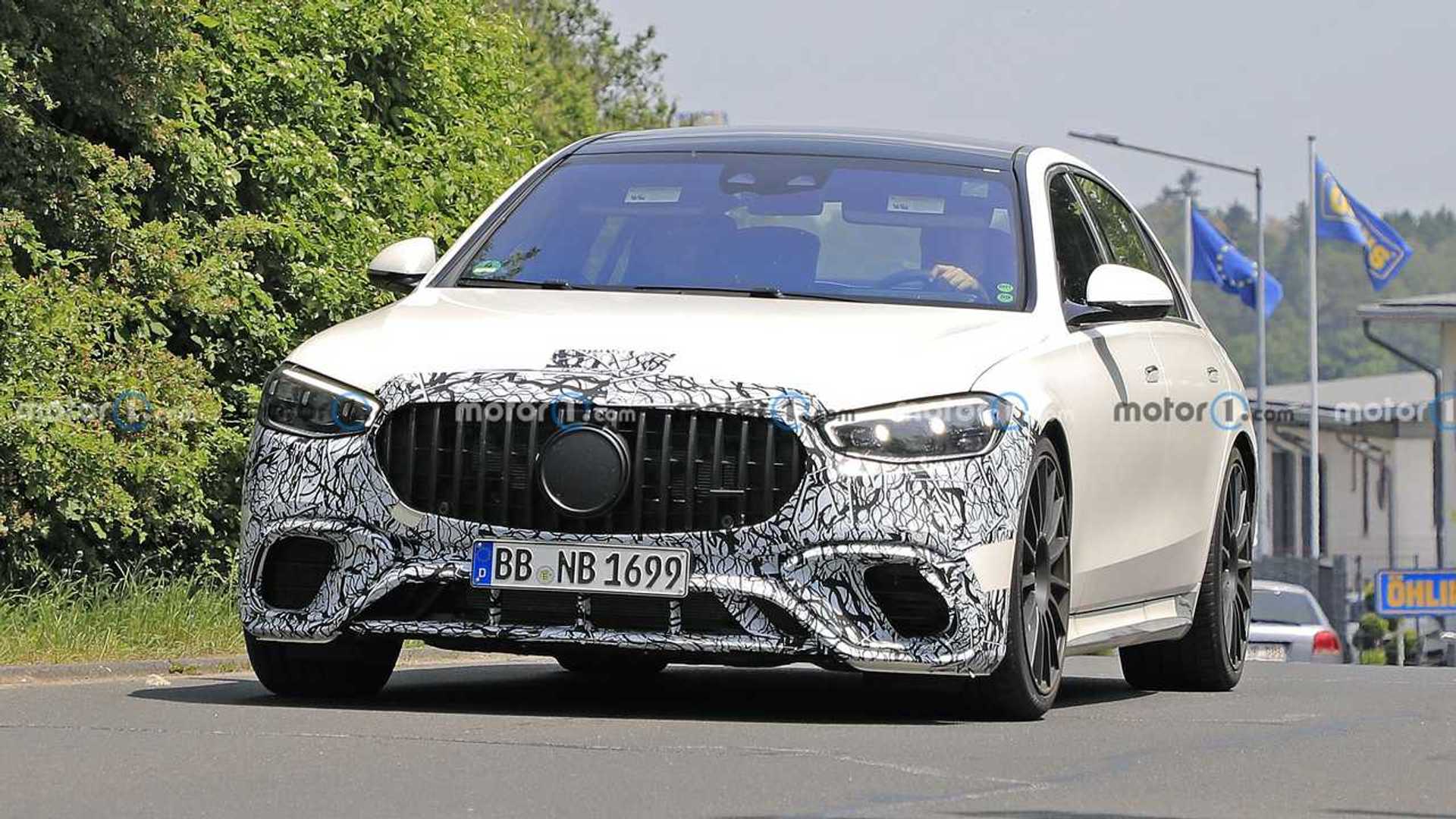 2022-mercedes-amg-s63e-spy-photo