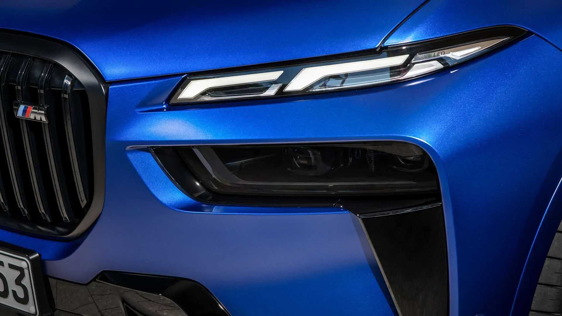 BMW Design Boss explains 2023 X7 Style Changes, Split Headlights