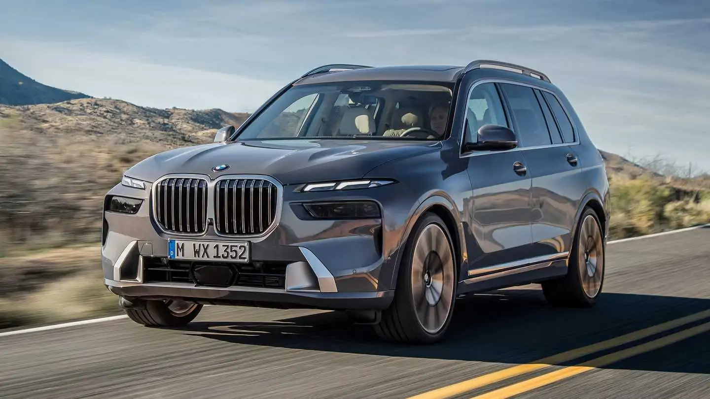 2023 BMW X7 Gets a New Face and iDrive 8 Technology