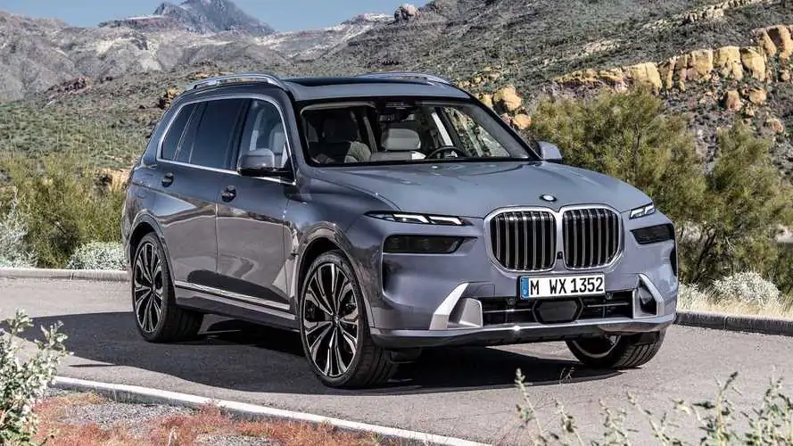 2023 BMW X7 Gets a New Face and iDrive 8 Technology